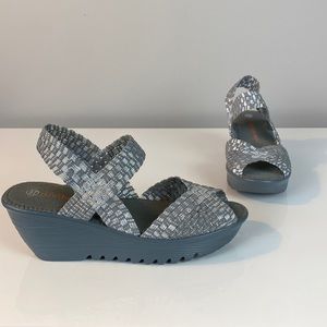 bernie mev. Gray Woven Sandals